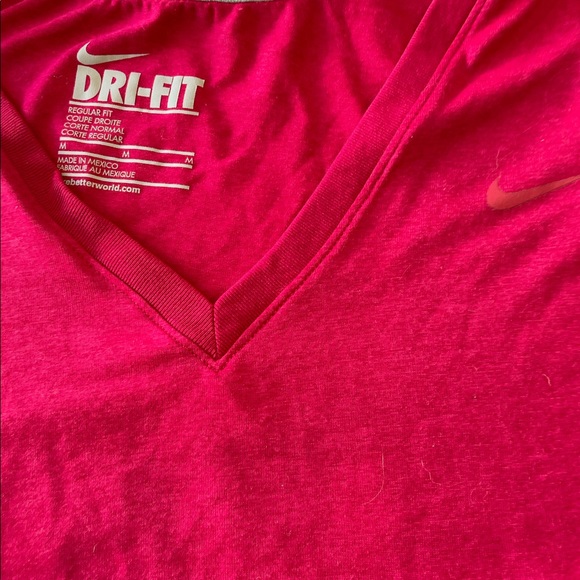 🐝Nike Running Shirt • Women’s Size Medium • Pink • Short-Sleeve Top • Worn Once - Picture 2 of 2